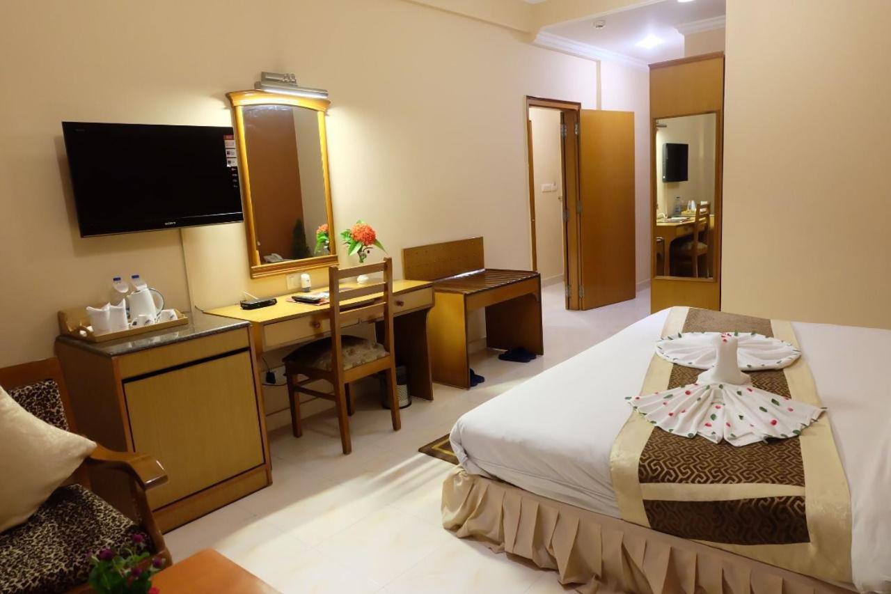 Hotel The Imperial Kushinagar Esterno foto